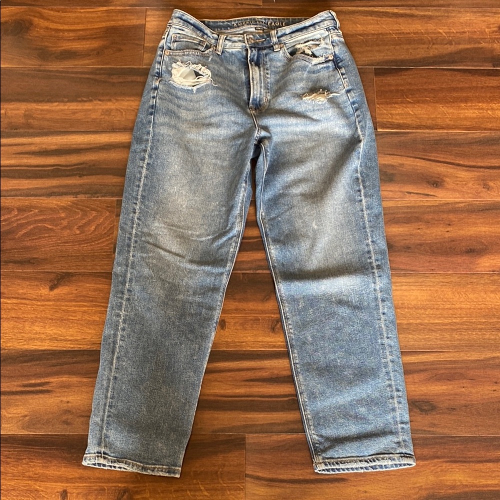 American Eagle Mom Straight Jean High Rise Distressed Medium Wash